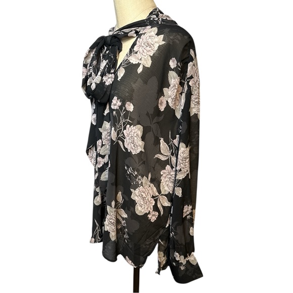 Torrid Chiffon Floral Tie Front Blouse NWT Black 1X (14/16) - Picture 4 of 8
